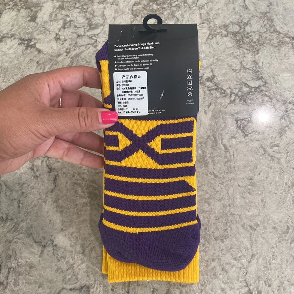 Kobe Bryant Los Angeles Lakers #24 Men’s Basketball Socks - Picture 3 of 10